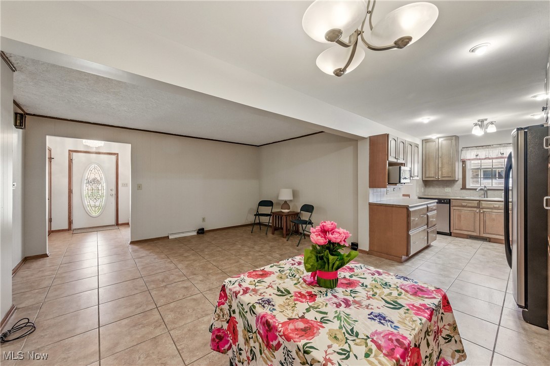 865 Almasy Drive, Campbell, Ohio image 19