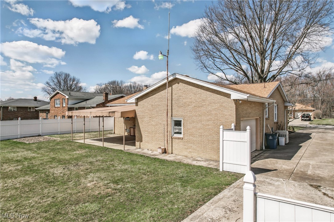 865 Almasy Drive, Campbell, Ohio image 5