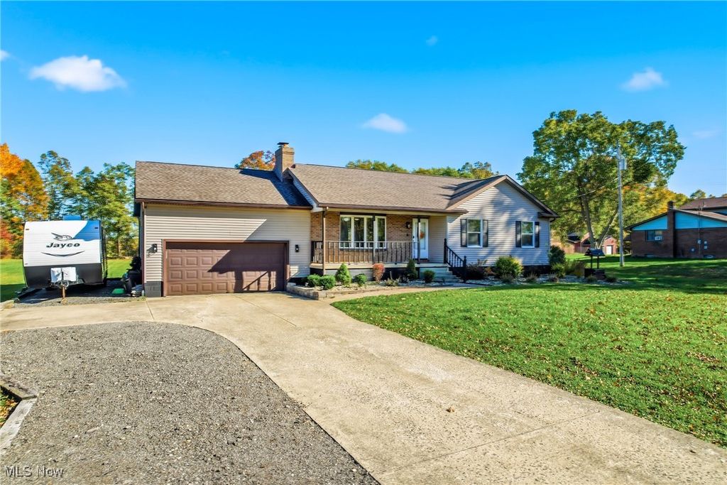 Photo of 645 Carlin Drive, Austintown, OH 44515 (MLS # 5168751)