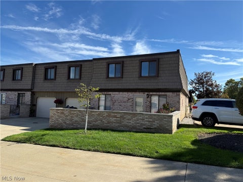 Condo For Rent - 817 Tollis Parkway #8<br/> Cuyahoga County, Broadview Heights, OH 44147