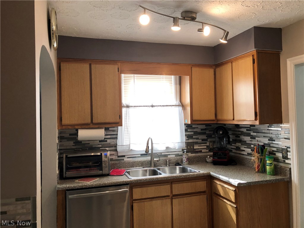 Cleveland Heights Blvd - Residential