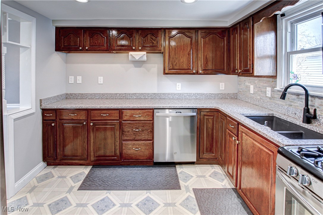 4906 Wellington Avenue, Parma, Ohio image 10