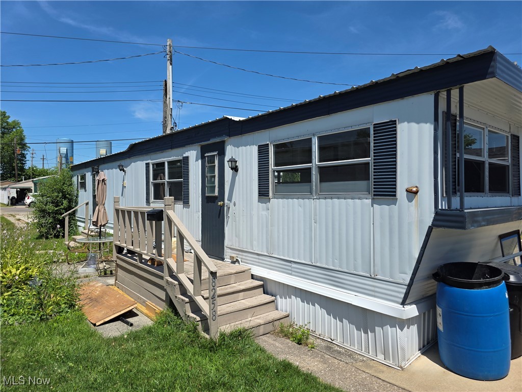 Cozy 2 bed, 1 bath trailer. Centrally located nearby everywhere you want to be! This unit is currently being renovated and is scheduled to be completed soon (within the next 2 weeks). Fun and affordable, this is a good looking unit that is waiting for you! FYI: all tenants have to be approved through association before a home can be sold. We do background, criminal, and income checks.