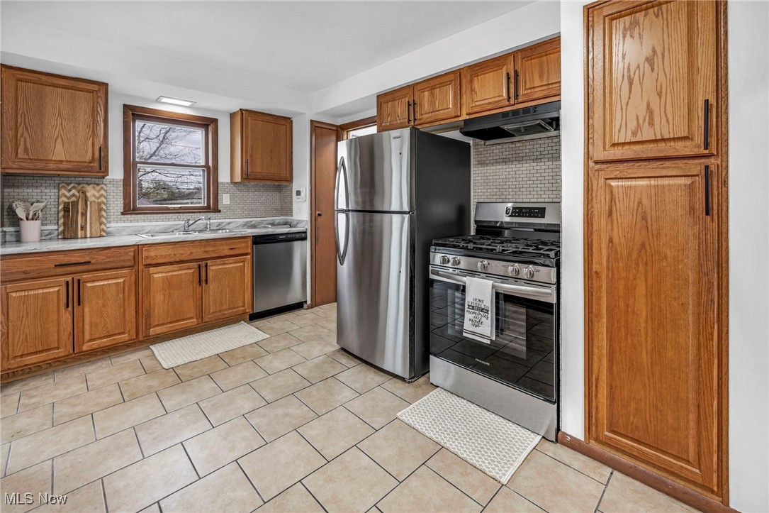 16016 Rowena Avenue, Maple Heights, Ohio image 14