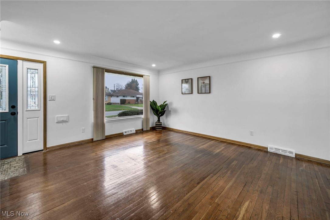 16016 Rowena Avenue, Maple Heights, Ohio image 7