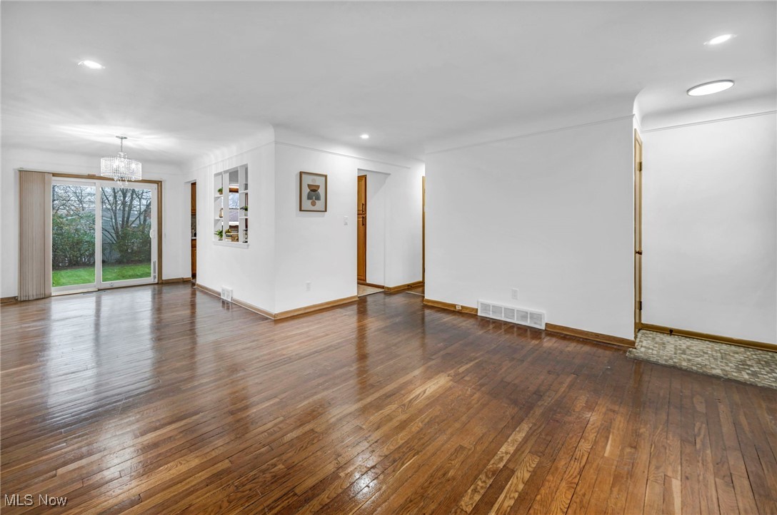 16016 Rowena Avenue, Maple Heights, Ohio image 5