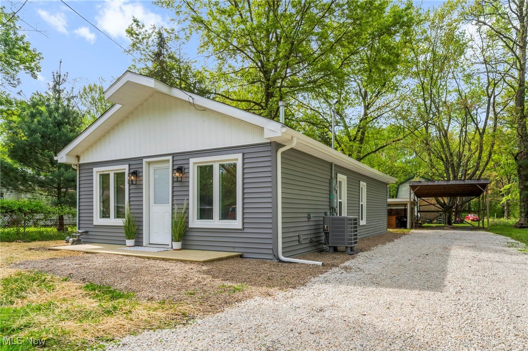 17469 Laurel Avenue, Lake Milton, Ohio image 1