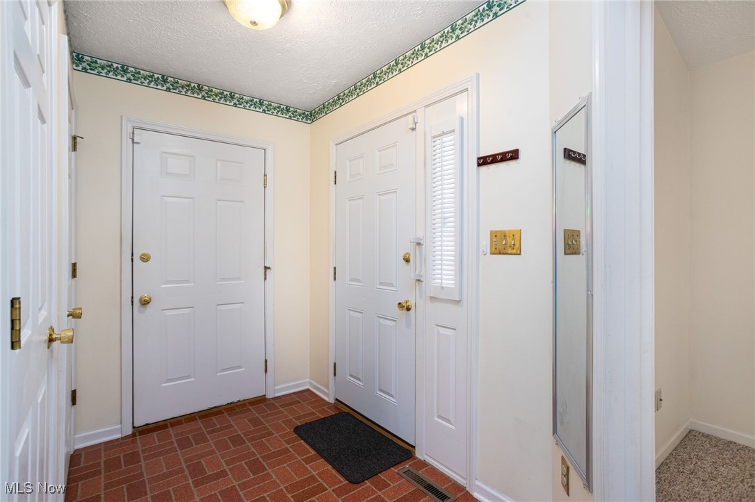 959 Elizabeth Court, Cuyahoga Falls, Ohio image 3