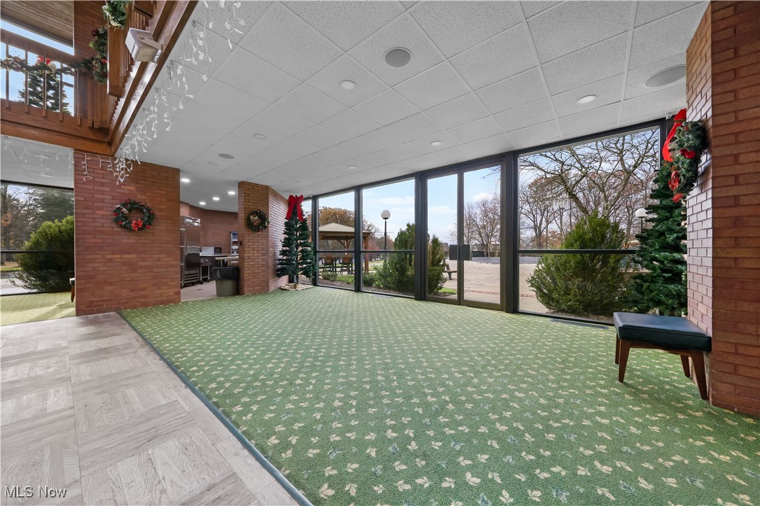 Oak Knolls Condo - Residential