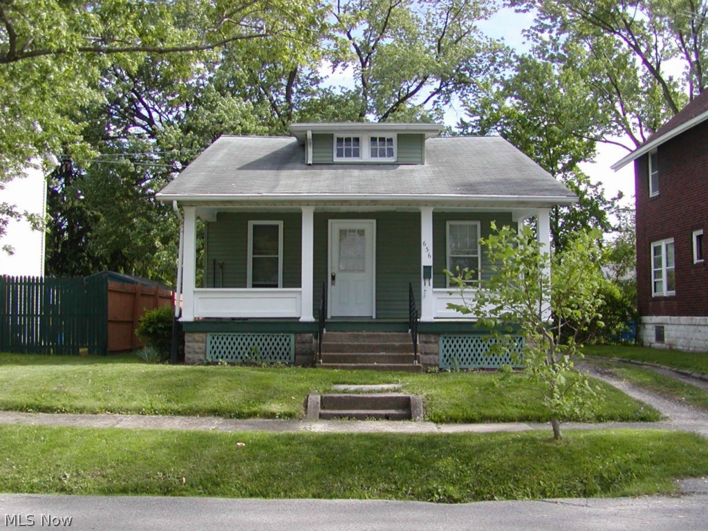 Lot: 40 X 100. Relax on your great front porch. Newer energy efficient toilet., wood floors in living room & bedrooms. 3 Window air conditioners. Great starter home.