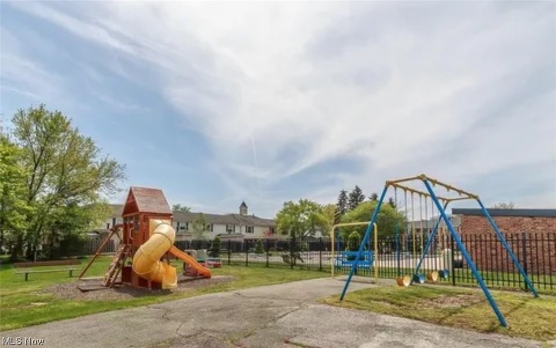 Georgetown/Lyndhurstcondo - Residential