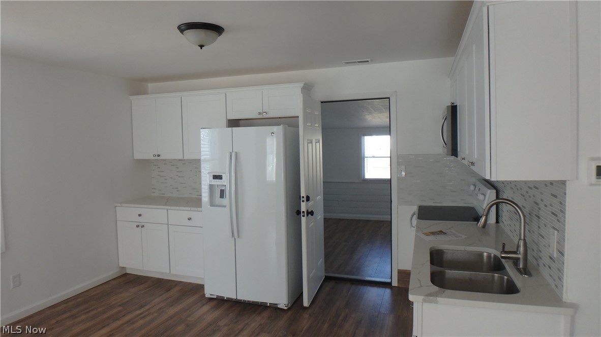 Robert Dvoraks Brentwood Village - Residential