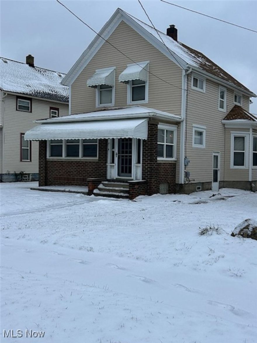 Clean Home & Garage, Barberton, OH. Live Onsite with Online Bidding.
ABSOLUTE AUCTION, all sell to the highest bidder. ONLINE BIDDING BEGINS FRIDAY, JANUARY 30, 2026, AT 11:00 AM, AND AUCTION LIVE ON-SITE BIDDING WILL BEGIN THURSDAY, FEBRUARY 5, 2026, 12:00 PM. Charming 2-story home full of character! Step inside this well-maintained 3-bedroom, 1-bathroom home offering 1,410 sq. ft. of living space and timeless craftsmanship throughout. From the original quarter-sawn oak trim and doors to the beautiful pocket doors and paneled staircase, this home is loaded with charm and detail. The first floor features a spacious family room, a formal dining room, a cozy living room, good size kitchen. Enjoy the enclosed country-style front porch, perfect for relaxing. Upstairs, you’ll find three comfortable bedrooms and a full bathroom. Lots of closet space. Additional updates include glass block windows in the home, a newer roof, vinyl replacement windows, vinyl siding, newer HVAC, and 100-amp electric service. This property combines classic character with modern upgrades. Newer built 2008 oversized 2-car garage with electric. Summit Co. Parcel #0108144. Half-year taxes are $577.18. City lot size .12 acre. The home will be open for preview on auction day, starting at 10:00 AM.