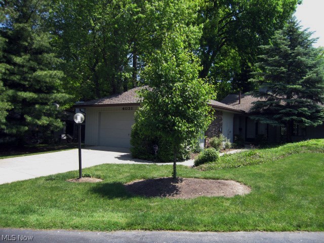Total first floor living in the Kames! Open floor plan with formal dining room, large fireplace in the living room, and screened sliding glass doors to a covered porch. Nice "en suite" where the Master bedroom features a sliding glass door to a private patio. New carpet is throughout. The breakfast room off the kitchen would be perfect for an office. The living room has vaulted ceilings. This condo's monthly fee is $252.11. Includes a cable tier. There is an awesome club house and pool. Close proximity to Metropark that has hiking and biking trails. This condo also has a 2 car attached garage with extra space and ladder to the garage attic. This won't last so hurry and schedule your showing today!