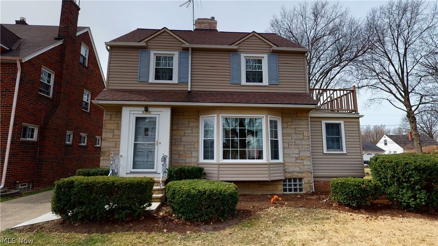 Wonderful Remodeled Colonial North of Lake Shore Blvd. Lake Access. Home sits 11 houses away from the private park. Newer Garage, Roof, HVAC. Freshly Painted, Hardwood floors.  Eat-in Kitchen w Newer Appliances: dishwasher, oven, refrigerator. Granite counter top, undermount sink, backsplash, flooring All redone 2021. Updated half and full bath. Rec room in lower level. This home sits on a lot and a half.