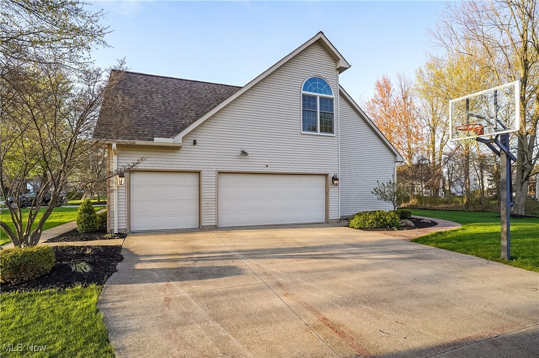 565 Parkside Drive, Avon Lake, Ohio image 43