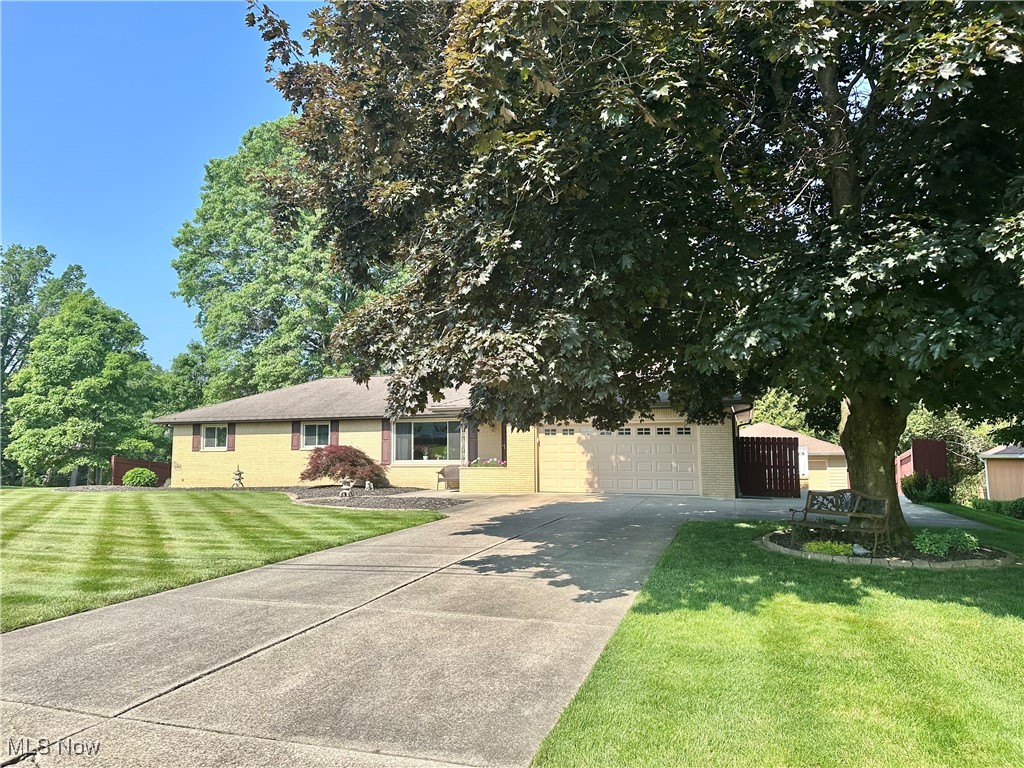 2288 Ritz Manor Drive, Uniontown, Ohio image 2