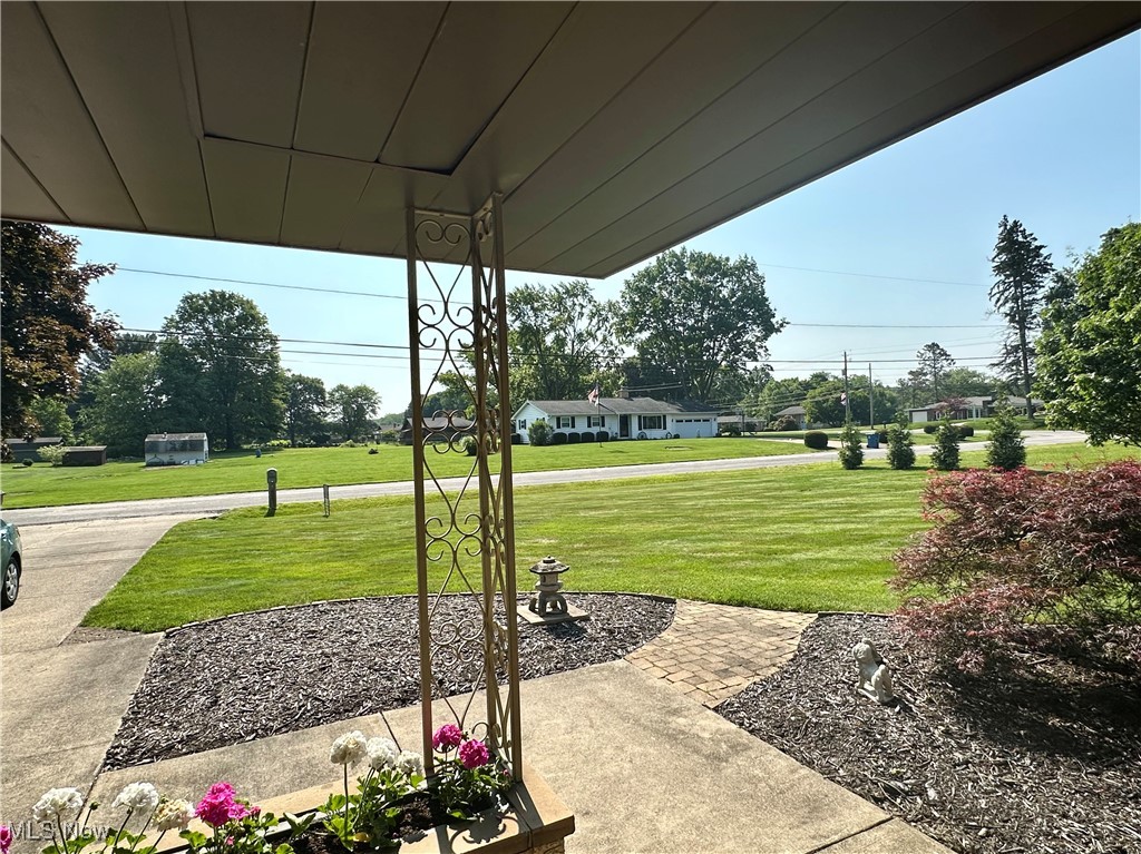 2288 Ritz Manor Drive, Uniontown, Ohio image 9