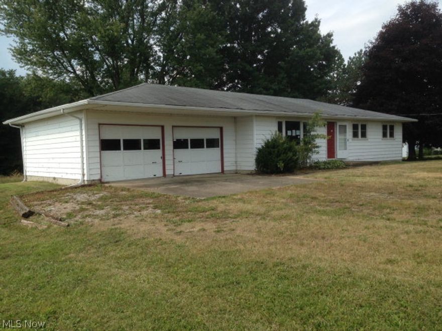 3 bedroom, 2 full ranch home on 1 acre in Lucas School District. Nice sized living room. Full basement. Great deck in the
back yard with shade trees.