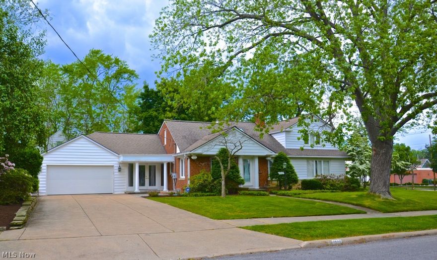 Welcome to your income-generating Duplex opportunity just footsteps from Mayfield Country Club! Corner lot allows for each unit to have entrance from separate street. This stunner was designed thoughtfully so that each unit has ultimate privacy from the other. Choose to live in either unit and feel like you are living in a single family home while generating income on the other! Local universities and hospitals provide constant source of tenants.
Unit 1: 2 bedroom, 2 bathroom, 1525 sq. ft. of living space surrounded by immaculately maintained lawn and garden. 2013 renovation included the finishing of the lower level with the addition of a full bathroom & laundry room. Also included was a kitchen & master bathroom update as well as enhancements to the bedrooms & living room. Separate detached 1 car garage.
Unit 2: 3 bedroom, 2.5 bathroom, 2025 sq. ft. of living space also surrounded by immaculately maintained lawn and garden with bonus of its own private pool! 2013 renovation included