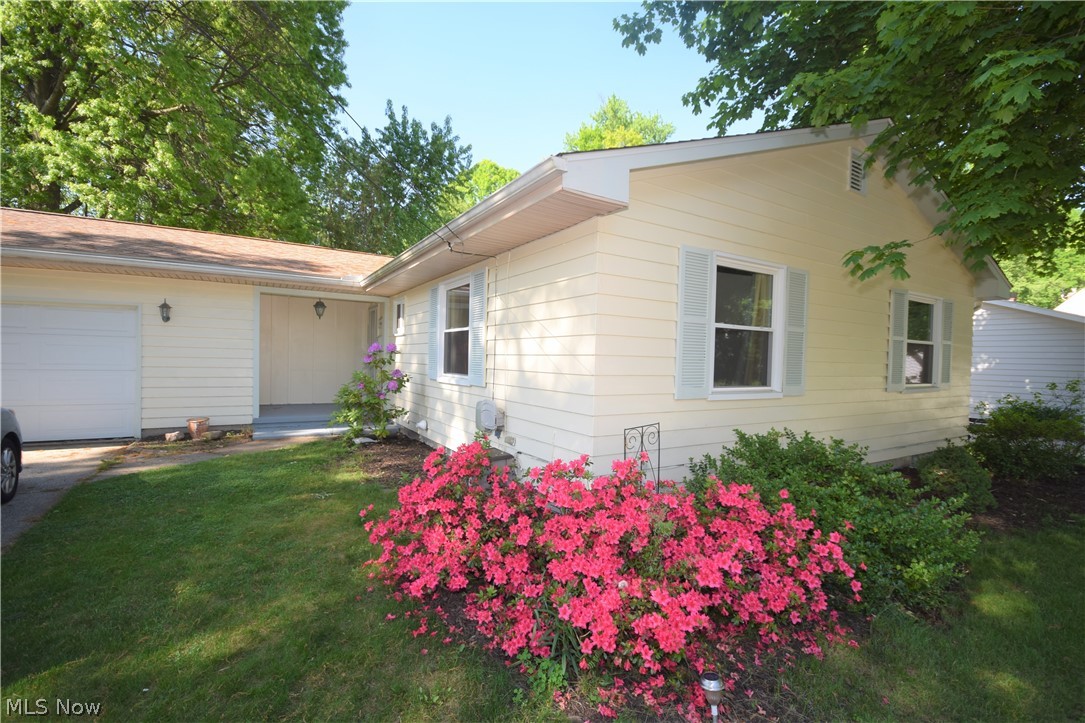 Welcome to 166 Pinehurst Road! This lovely three-bedroom, 2-bathroom house is located in a quiet neighborhood in Munroe Falls. The kitchen, dining area, and living room are open concept. The kitchen has beautiful flooring, an abundance of cabinet and counter space, a lovely backsplash, and recessed lighting over the breakfast convenient breakfast bar. The living room has three extra-large windows overlooking the large, peaceful backyard. Master bedroom has a convenient half-bathroom and a large closet. Two additional bedrooms and a full bathroom located on mail level. Head downstairs to find a large, finished rec room – perfect for more living space, an office, a playroom – the options are endless! Basement also has laundry hook-up and a shower. This home is located near numerous parks and entertainment; including, Water Works Park, the Cuyahoga River, Munroe Falls Metro Park, Stow Community Center, and Stow-Munroe Falls High School. Don’t let this one get away!