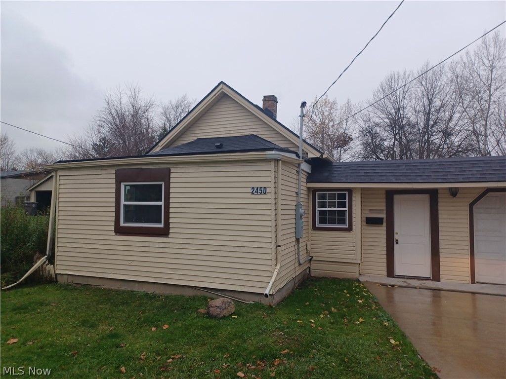 Photo of 2450 Vestal Road, Youngstown, OH 44509 (MLS # 5207448)