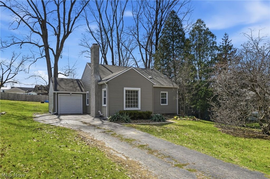 Photo of 226 Rellim Drive, Kent, OH 44240 (MLS # 5197321)