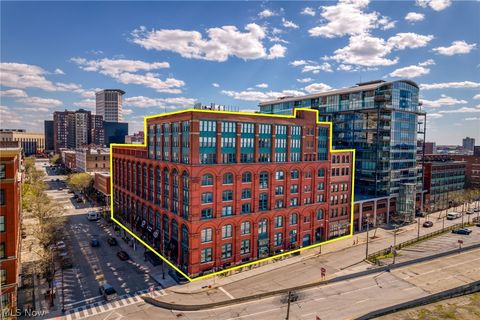Photo for 635 W Lakeside Avenue 204 A