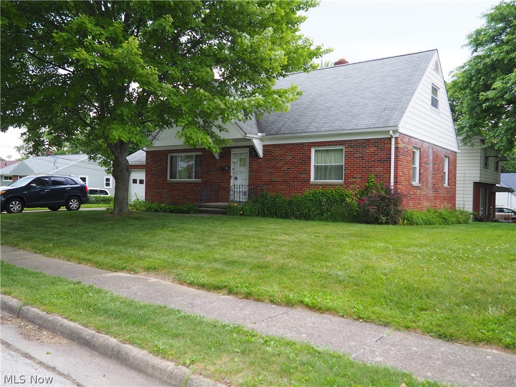 Lot: 130 x 50. Everlasting brick. Spacious 3 bedroom 1 1/2 bath home on large corner lot. Lots of storage. Second floor bedroom with half bath and hard wood floors. Hard wood floors under carpet on first floor.. Replacement windows in most rooms.
More pictures to follow.