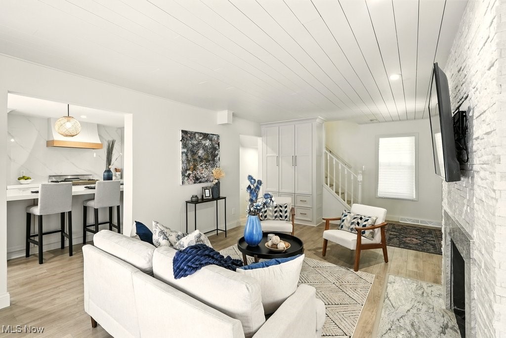 Bedford, Ohio 44146, United States, 3 Bedrooms Bedrooms, ,1 BathroomBathrooms,Residential,Contingent,201769