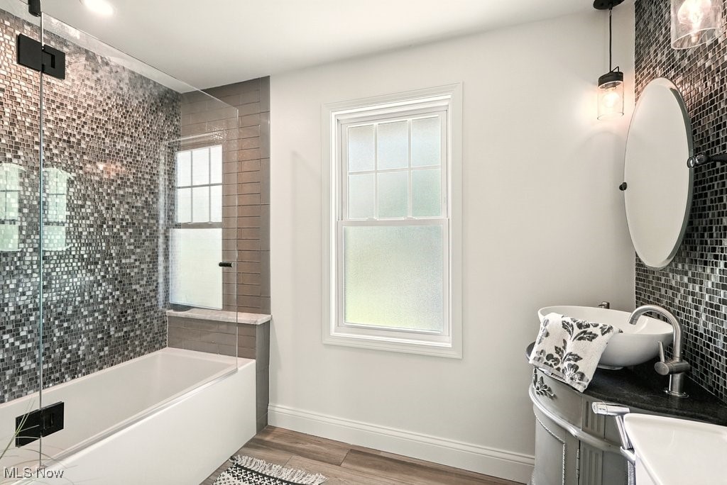 Bedford, Ohio 44146, United States, 3 Bedrooms Bedrooms, ,1 BathroomBathrooms,Residential,Contingent,201769