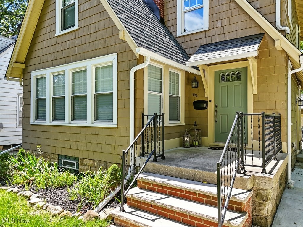 Bedford, Ohio 44146, United States, 3 Bedrooms Bedrooms, ,1 BathroomBathrooms,Residential,Contingent,201769