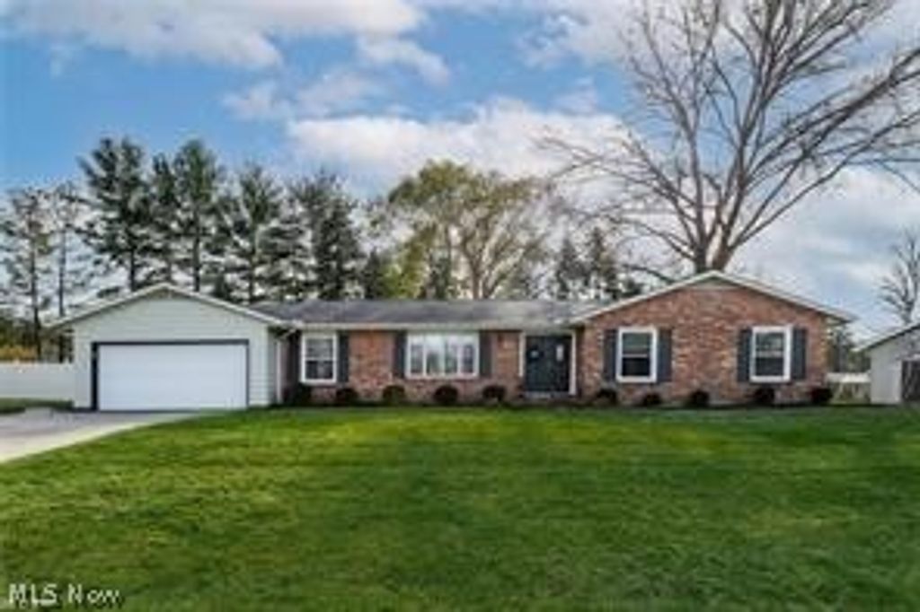 Photo of 9993 Hawley Drive, North Royalton, OH 44133 (MLS # 5185628)