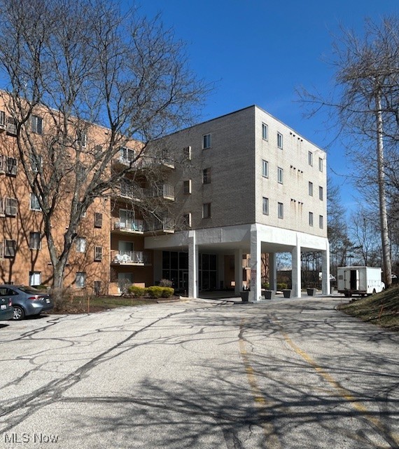 3675 Clague Road #403, North Olmsted, Ohio image 1