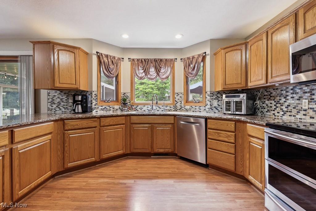 3106 Snowgoose Lane, Akron, Ohio image 15