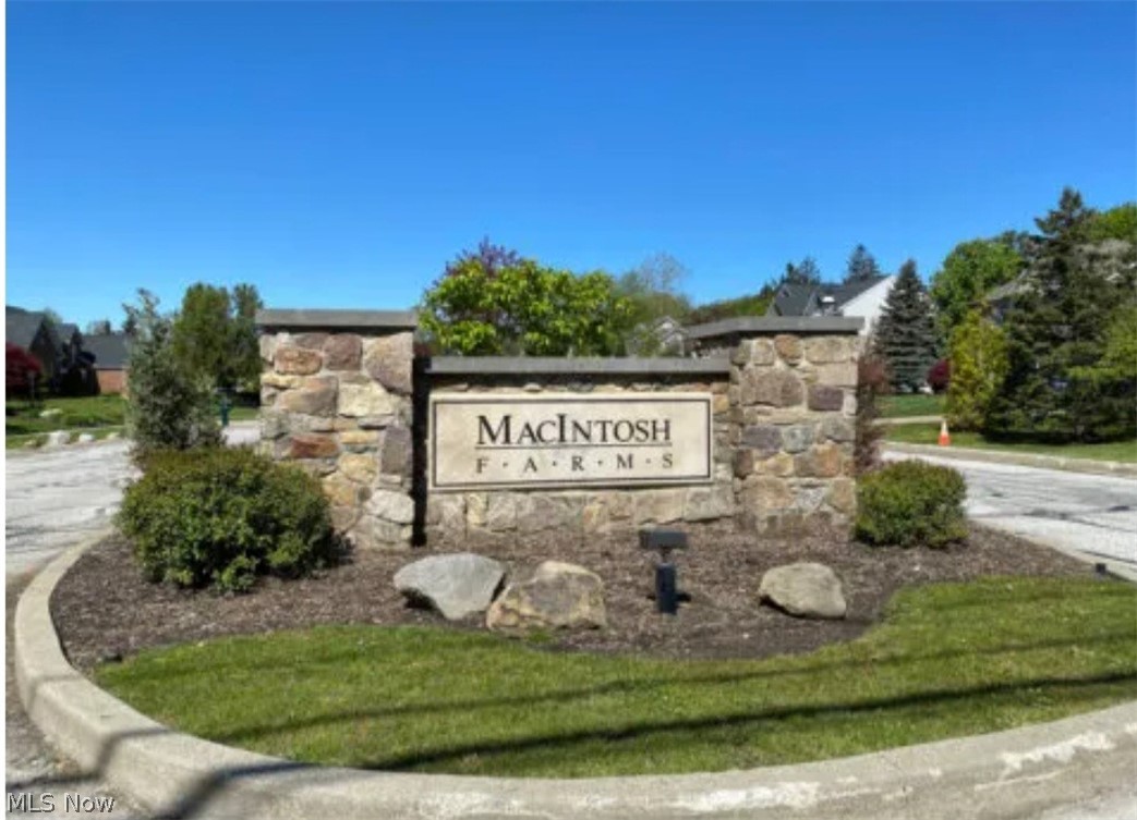 Macintosh Farms Condo Ph 17#1 - Residential
