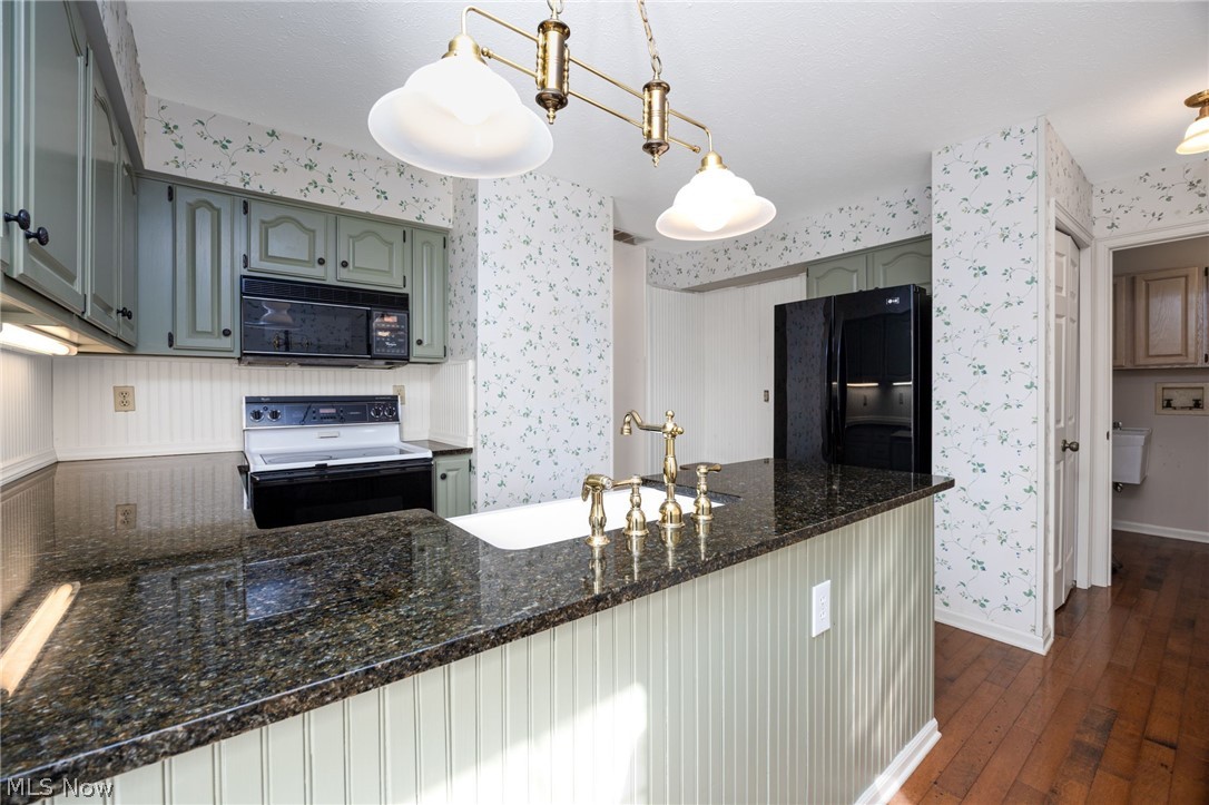 Macintosh Farms Condo Ph 17#1 - Residential