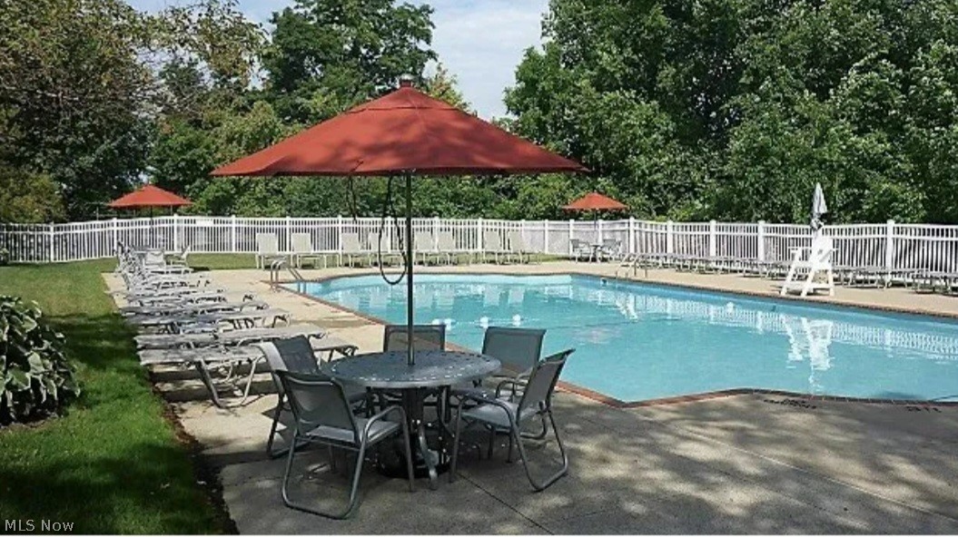 Macintosh Farms Condo Ph 17#1 - Residential