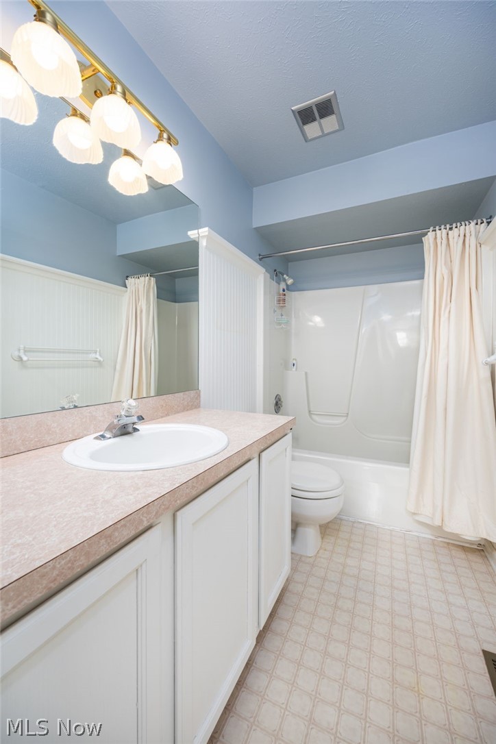 Macintosh Farms Condo Ph 17#1 - Residential