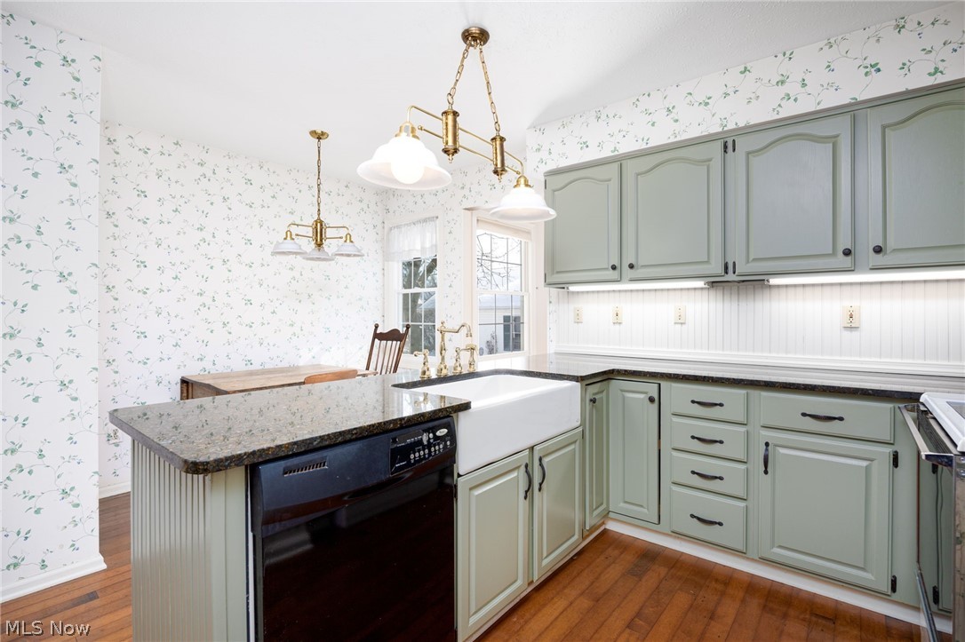 Macintosh Farms Condo Ph 17#1 - Residential