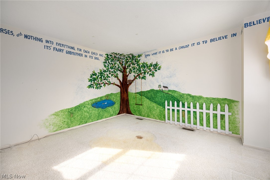 Macintosh Farms Condo Ph 17#1 - Residential