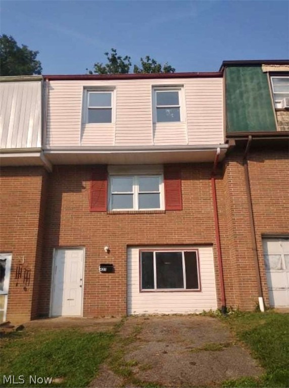 ***3 bedroom 1 bath home is priced to please at just 25,000!*** This home is seeking someone handy with a creative mind to bring it back to its glory! The Home is being sold as is… call to schedule your own private showing today!
