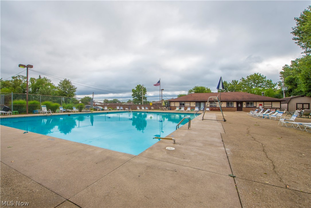 Country Club Condo - Residential