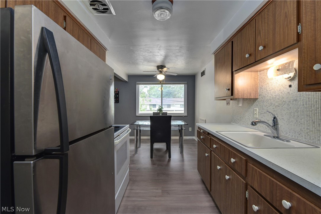 Country Club Condo - Residential