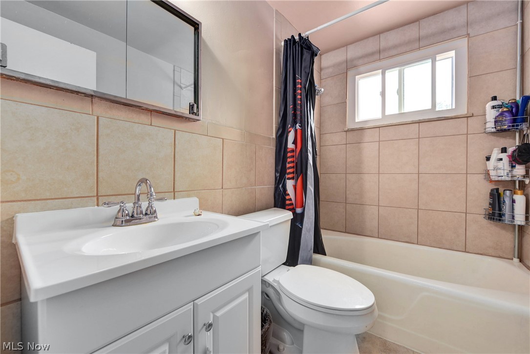 Country Club Condo - Residential