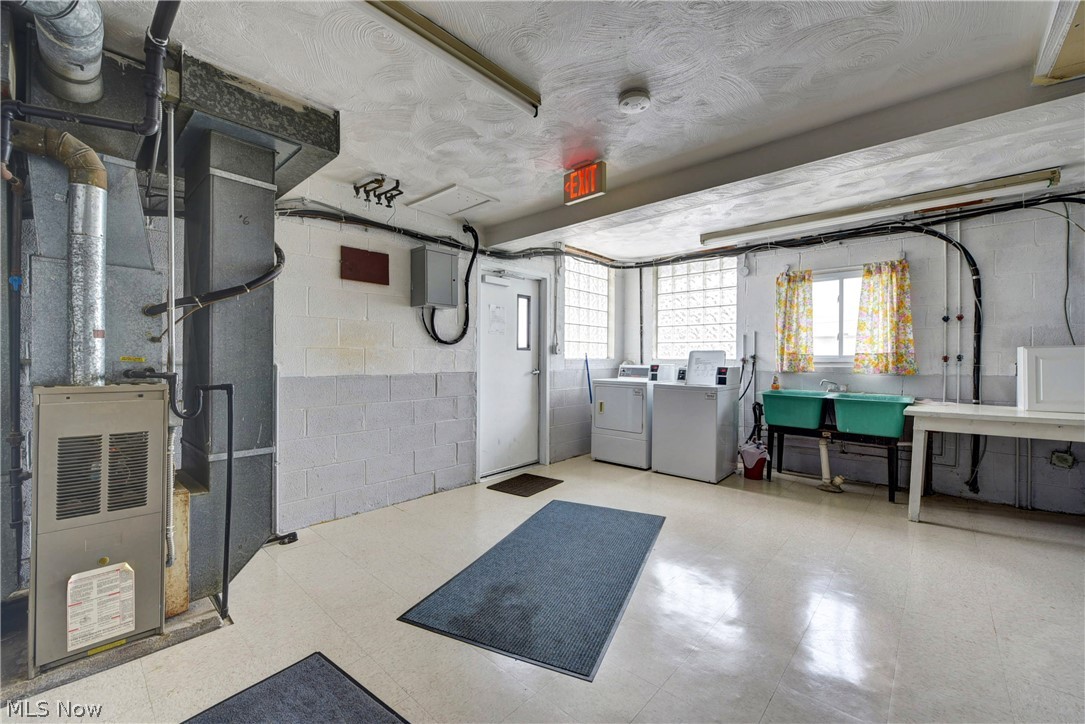 Country Club Condo - Residential