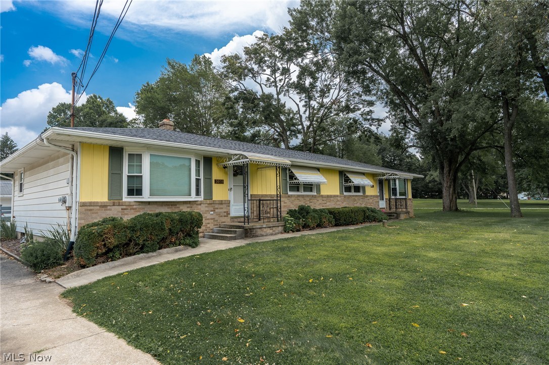 Upgraded and well maintained ranch two unit with basement and garage. Each unit is meticulously maintained and upgraded. Systems all new or newer.
Rent is at 700$ for one unit, and 750$ for the second unit. Roof 2 years old, and the furnace and a/c are newer as well Each unit comes with a washer and dryer. Back sun room on each unit.