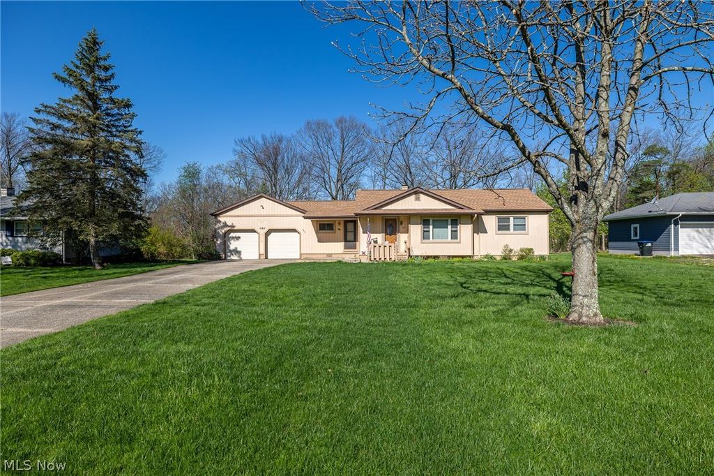 Photo of 1140 Stearns Street, Brunswick, OH 44212 (MLS # 5202497)