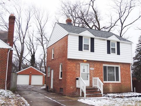 Single Family Residence in Maple Heights OH 20908 Gardenview Drive.jpg