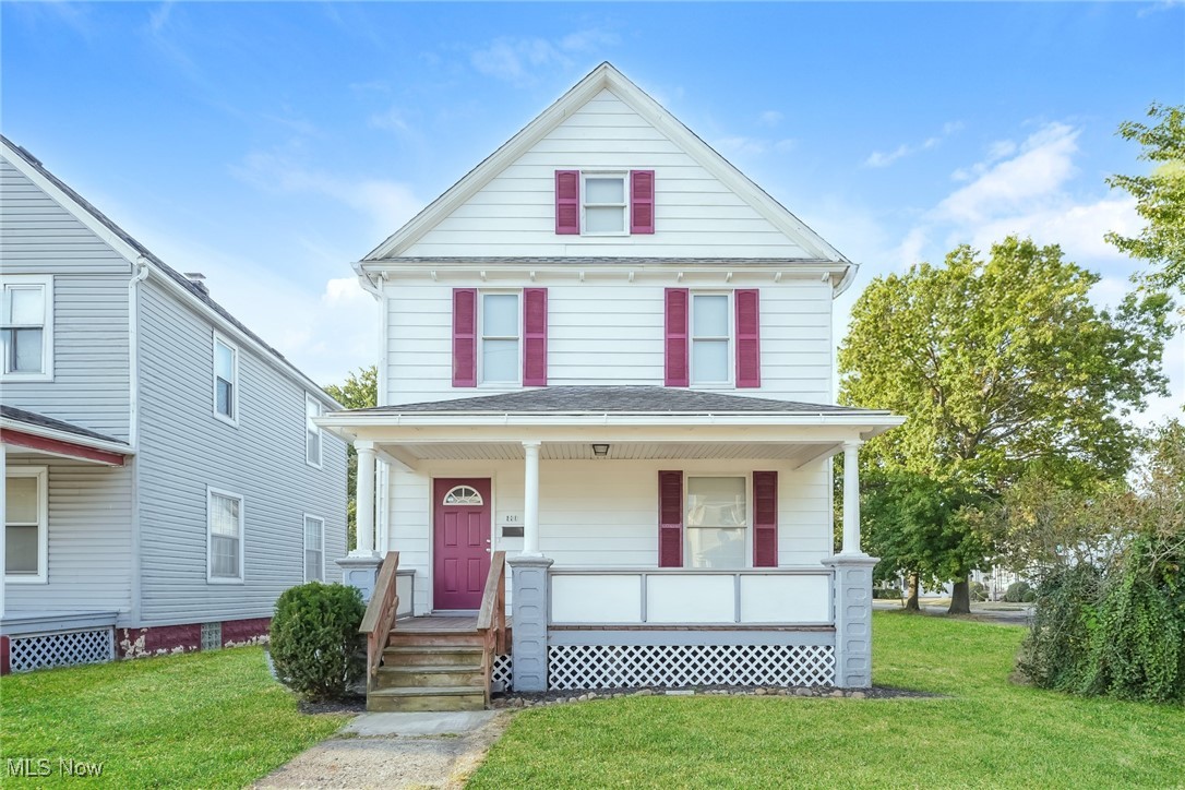 Charming 3-bedroom, 2-bath home in Barberton! This move-in ready property features a spacious living room, eat-in kitchen, and updated flooring throughout. The full basement offers plenty of storage or finishing potential. Enjoy the large backyard, perfect for gatherings or relaxation. Conveniently located near parks, schools, and shopping.